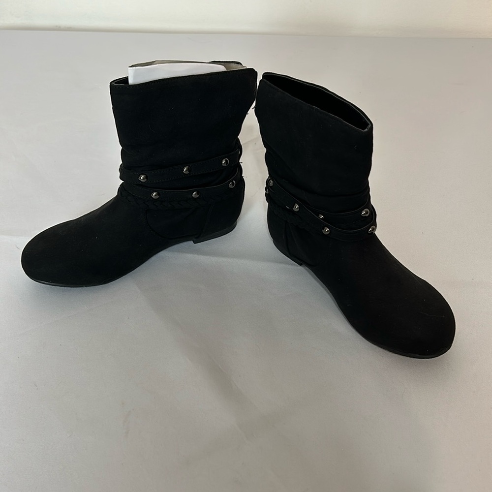 NWOT children’s size 13 M black suede booties they are a slip on fashion.